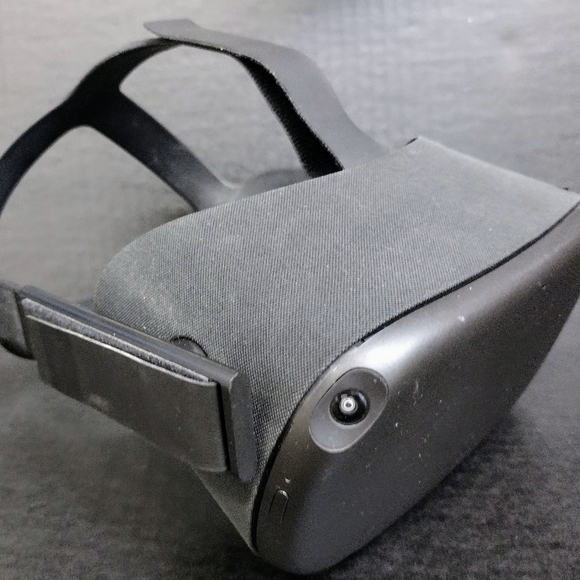 Oculus Quest 1 VR Headset - 128GB |Black Headset Only| Pre-owned & Working! - Picture 1 of 3
